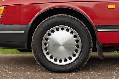Lot 1989 Saab 900i