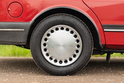Lot 1989 Saab 900i