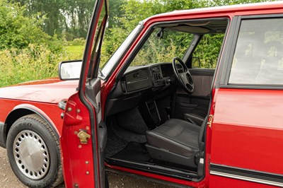 Lot 1989 Saab 900i