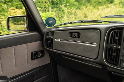 Lot 1989 Saab 900i
