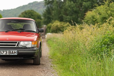 Lot 1989 Saab 900i