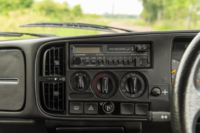 Lot 1989 Saab 900i