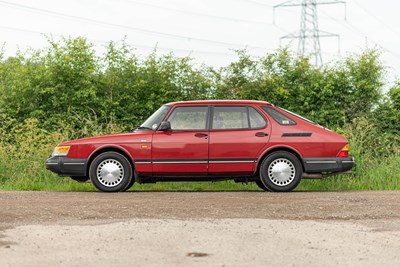 Lot 1989 Saab 900i