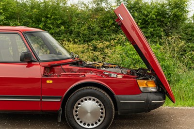Lot 1989 Saab 900i