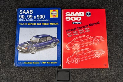 Lot 1989 Saab 900i