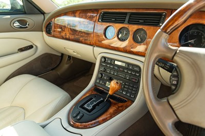 Lot 59 - 1998 Jaguar XK8 Coupe