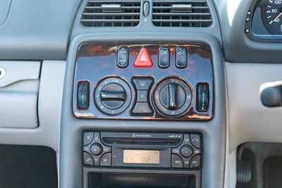 Lot 104 - 2001 Mercedes CLK 320 Elegance