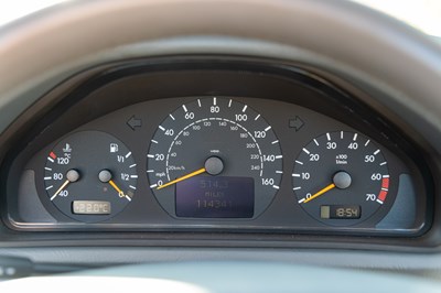 Lot 104 - 2001 Mercedes CLK 320 Elegance