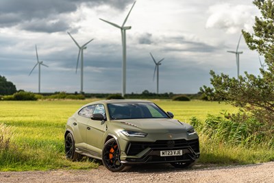 Lot 2023 Lamborghini Urus Perfomante