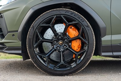 Lot 2023 Lamborghini Urus Perfomante