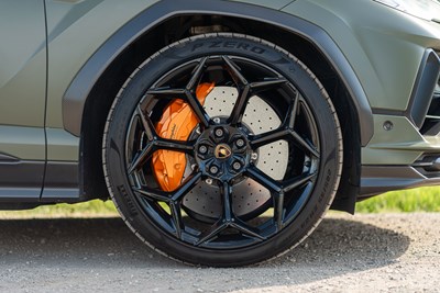 Lot 2023 Lamborghini Urus Perfomante