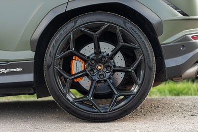 Lot 2023 Lamborghini Urus Perfomante