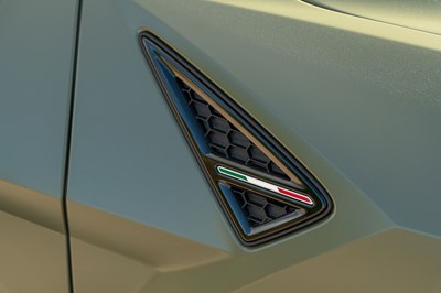Lot 2023 Lamborghini Urus Perfomante