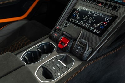 Lot 2023 Lamborghini Urus Perfomante
