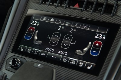 Lot 2023 Lamborghini Urus Perfomante
