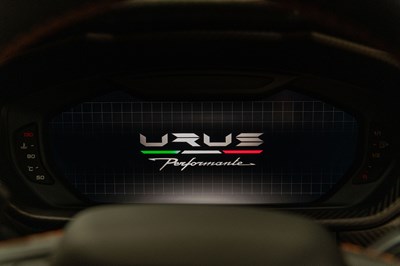 Lot 2023 Lamborghini Urus Perfomante