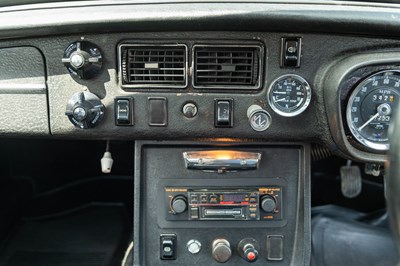 Lot 6 - 1974 MGB GT