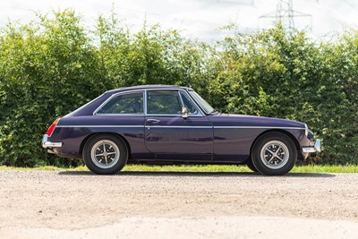 Lot 6 - 1974 MGB GT