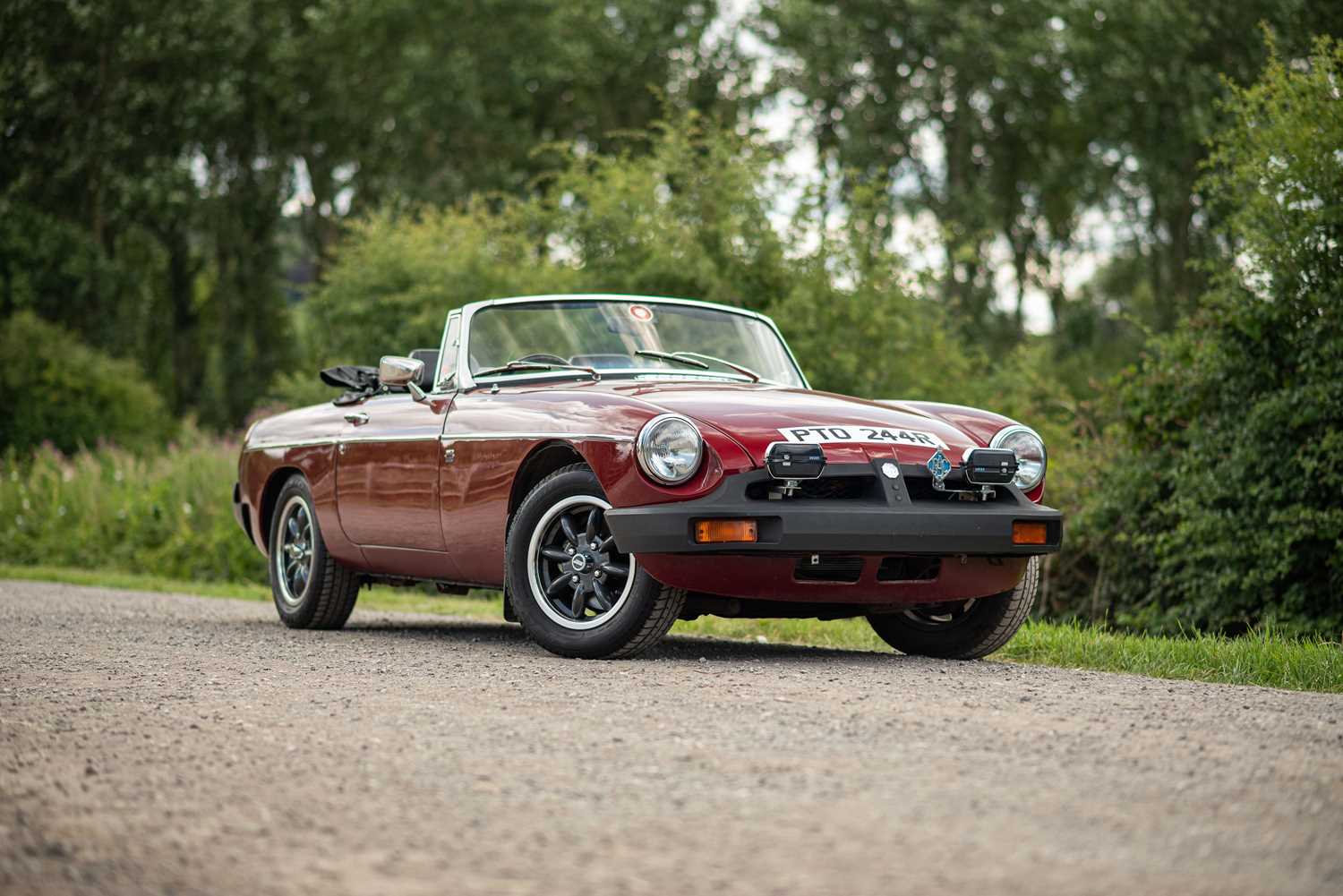 Lot 26 - 1976 MG B Roadster