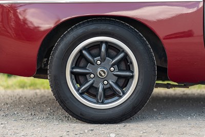 Lot 26 - 1976 MG B Roadster