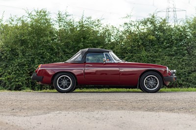 Lot 26 - 1976 MG B Roadster