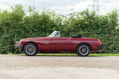 Lot 26 - 1976 MG B Roadster