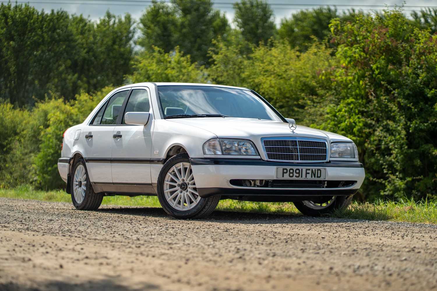 Lot 14 - 1996 Mercedes C200 Classic