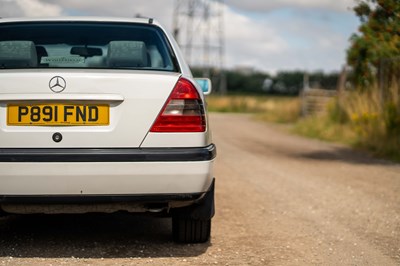 Lot 14 - 1996 Mercedes C200 Classic