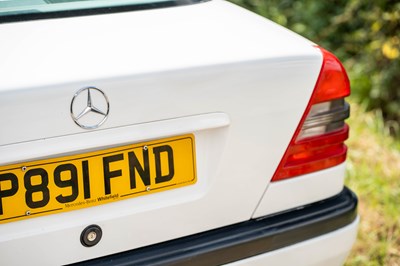 Lot 14 - 1996 Mercedes C200 Classic