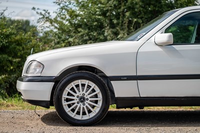 Lot 14 - 1996 Mercedes C200 Classic