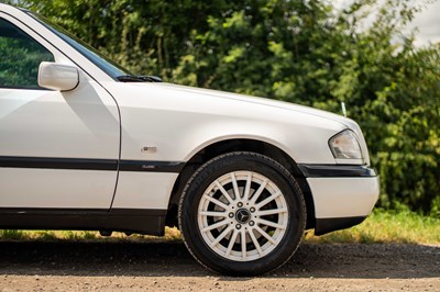 Lot 14 - 1996 Mercedes C200 Classic