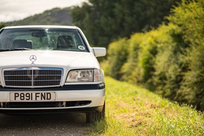Lot 14 - 1996 Mercedes C200 Classic