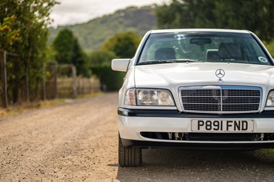 Lot 14 - 1996 Mercedes C200 Classic