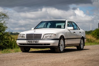 Lot 14 - 1996 Mercedes C200 Classic