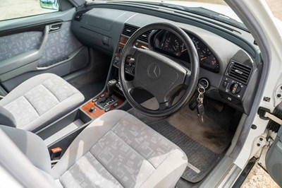 Lot 14 - 1996 Mercedes C200 Classic