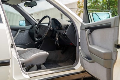 Lot 14 - 1996 Mercedes C200 Classic