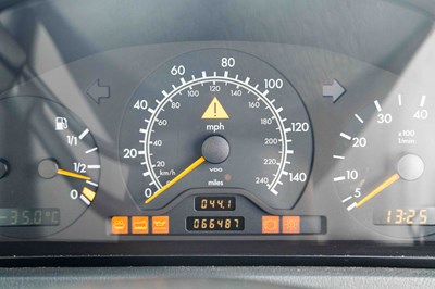 Lot 14 - 1996 Mercedes C200 Classic