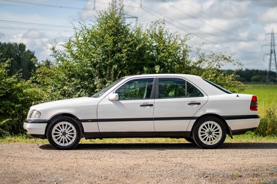 Lot 14 - 1996 Mercedes C200 Classic