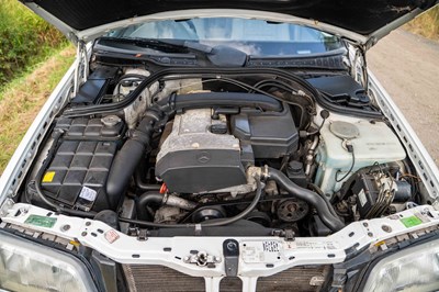 Lot 14 - 1996 Mercedes C200 Classic