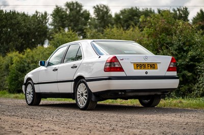Lot 14 - 1996 Mercedes C200 Classic