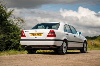 Lot 14 - 1996 Mercedes C200 Classic