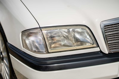 Lot 14 - 1996 Mercedes C200 Classic