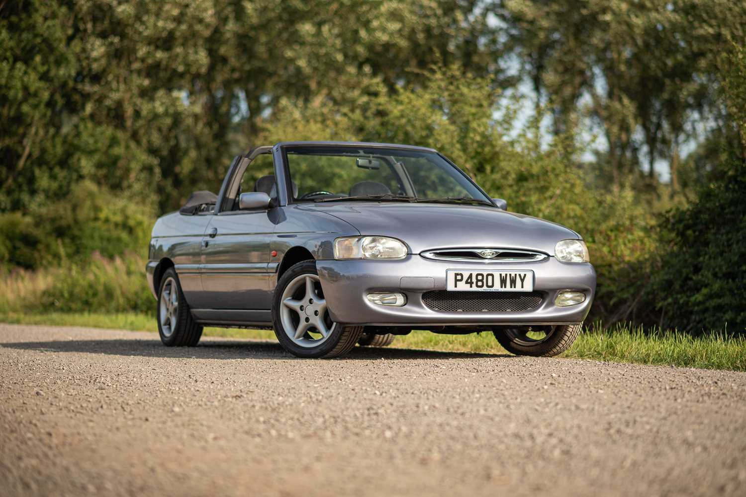 Lot 54 - 1997 Ford Escort Ghia Cabriolet