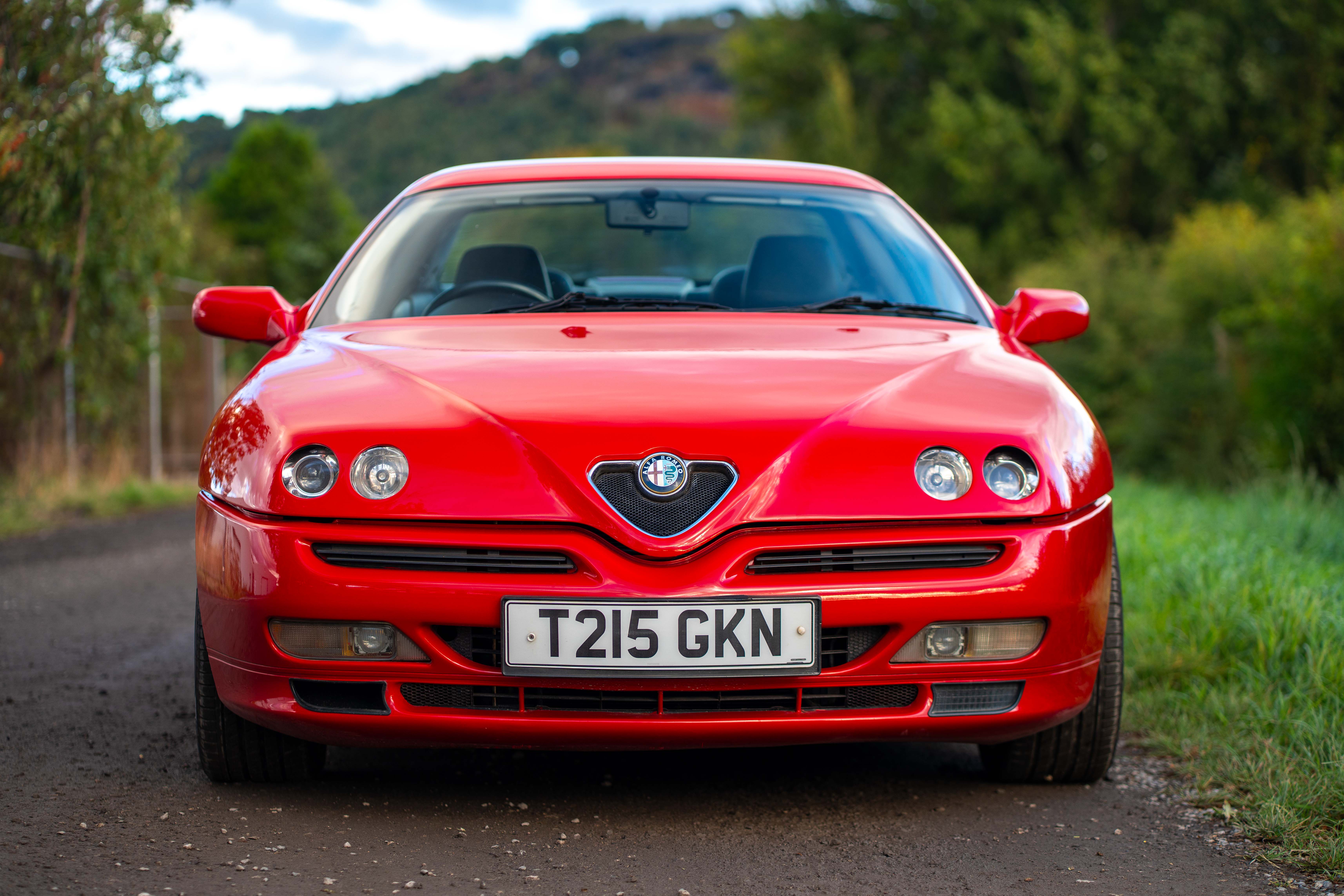 Mitica 200071-D Alfa Romeo GTV 3.0 V6 24V 1998 - 1/18 Rosso Alfa (prévente)