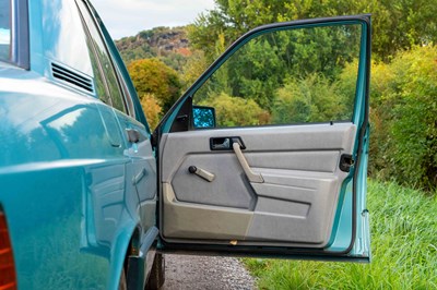 Lot 24 - 1992 Mercedes 190E