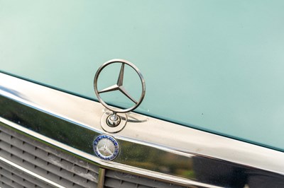 Lot 24 - 1992 Mercedes 190E