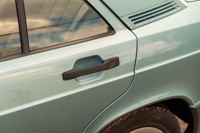Lot 24 - 1992 Mercedes 190E
