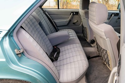 Lot 24 - 1992 Mercedes 190E