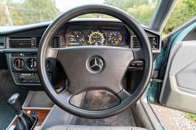 Lot 24 - 1992 Mercedes 190E