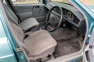 Lot 24 - 1992 Mercedes 190E